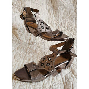 Sofft Innis Wedge‎ Sandals Womens Sz 9.5 W Metallic Silver Leather Strappy Shoes